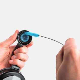 Blender-Bottle-2-In-1-Bottle-Brush-3